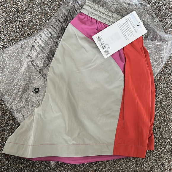 LULULEMON colorblock short - Picture 2 of 2